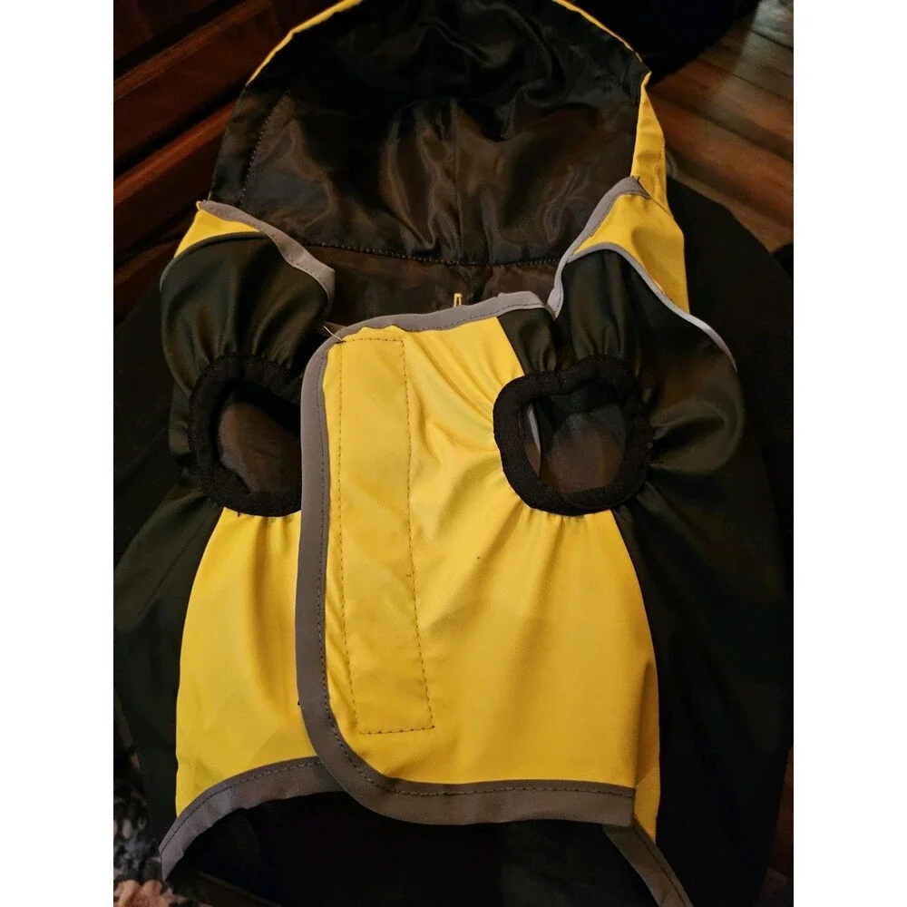 NEW ATLANTA BRAVES DOGGIE RAINCOAT. LINED W POCKET. Only Small Or Medium